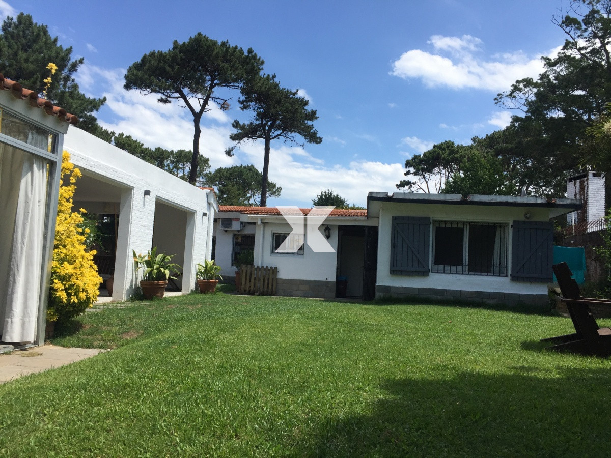 Muy linda casa con jardín, parrillero y piscina. Pronta para disfrutar! - XNA254C