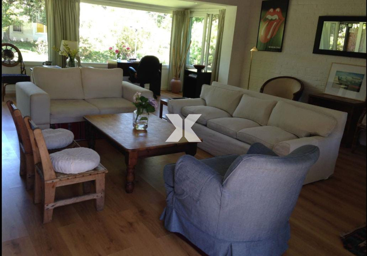 Casa ID.254 - Muy linda casa con jardín, parrillero y piscina. Pronta para disfrutar!