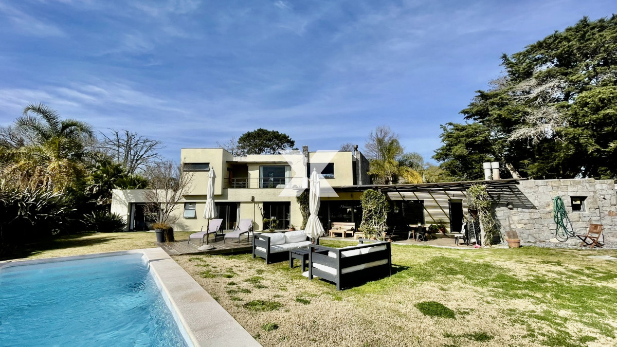 Casa ID.378 - Hermosa casa con amplio jardin y parrillero 