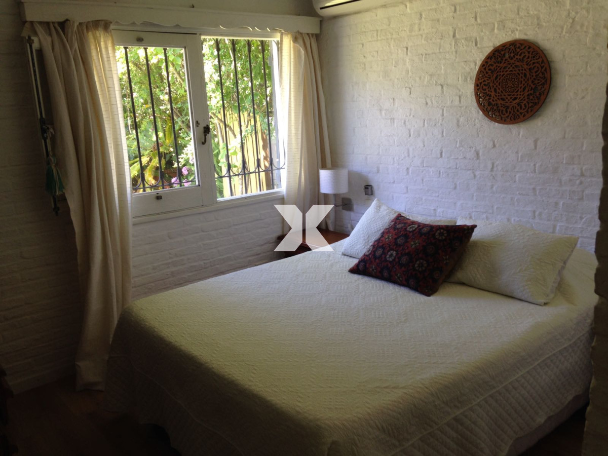 Casa ID.254 - Muy linda casa con jardín, parrillero y piscina. Pronta para disfrutar!
