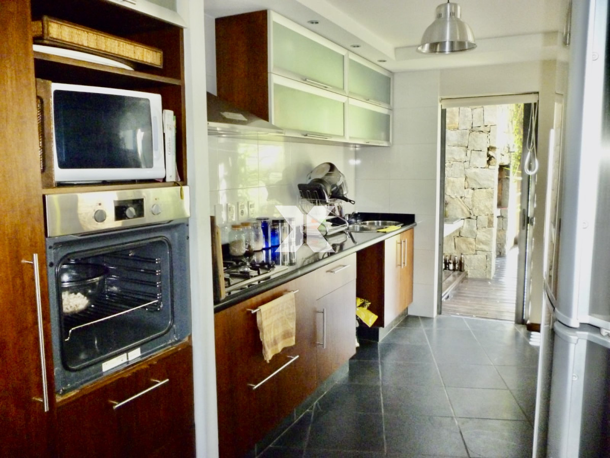 Casa ID.378 - Hermosa casa con amplio jardin y parrillero 