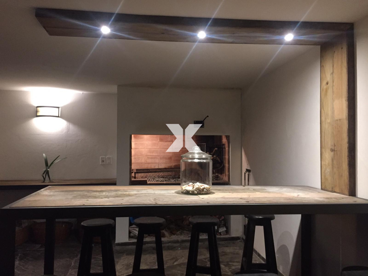 Casa ID.254 - Muy linda casa con jardín, parrillero y piscina. Pronta para disfrutar!