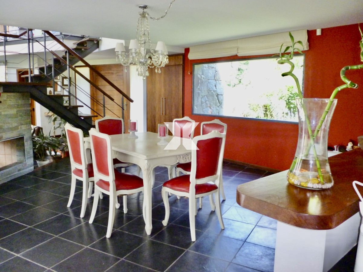 Casa ID.378 - Hermosa casa con amplio jardin y parrillero 