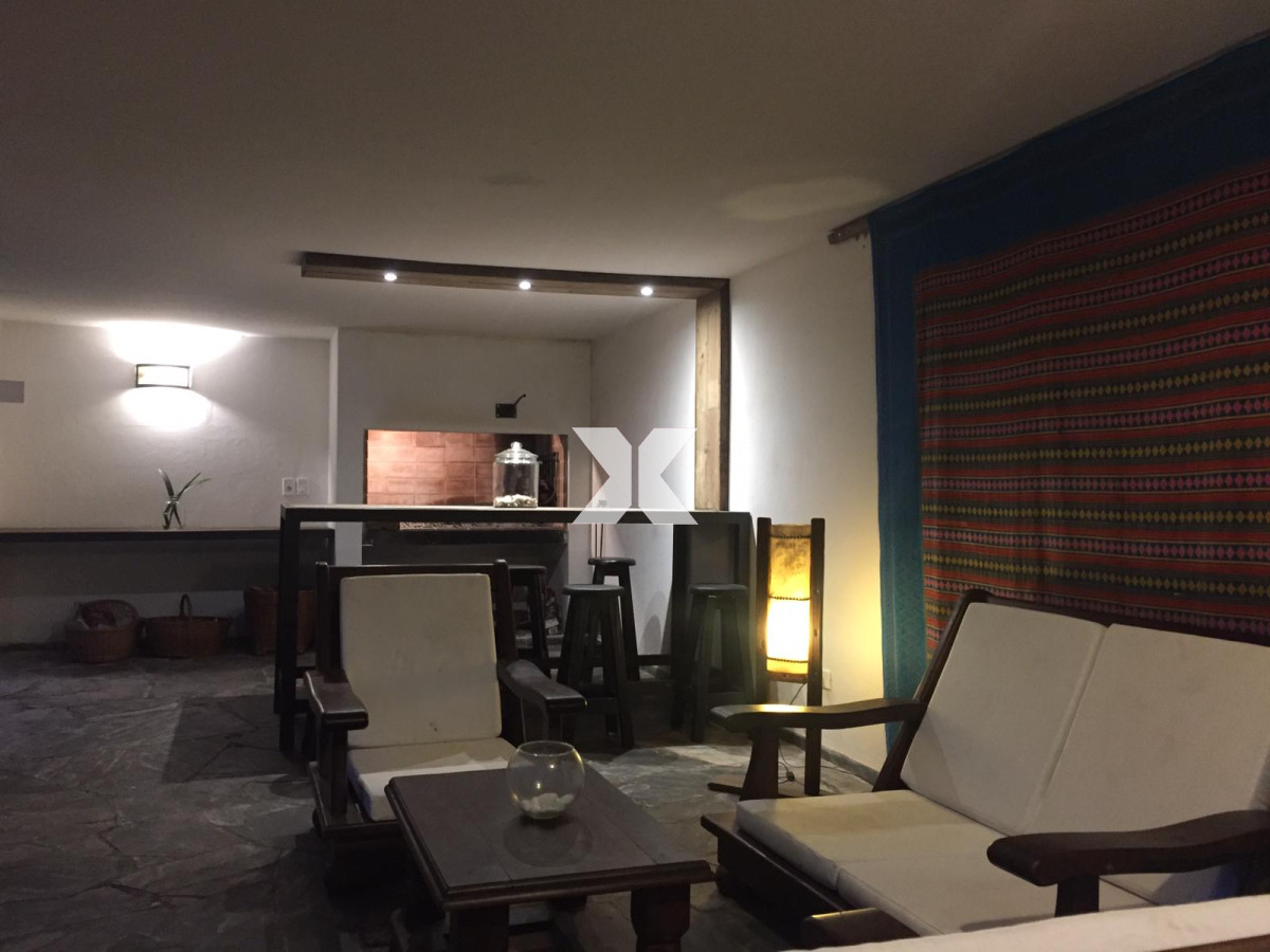 Casa ID.254 - Muy linda casa con jardín, parrillero y piscina. Pronta para disfrutar!