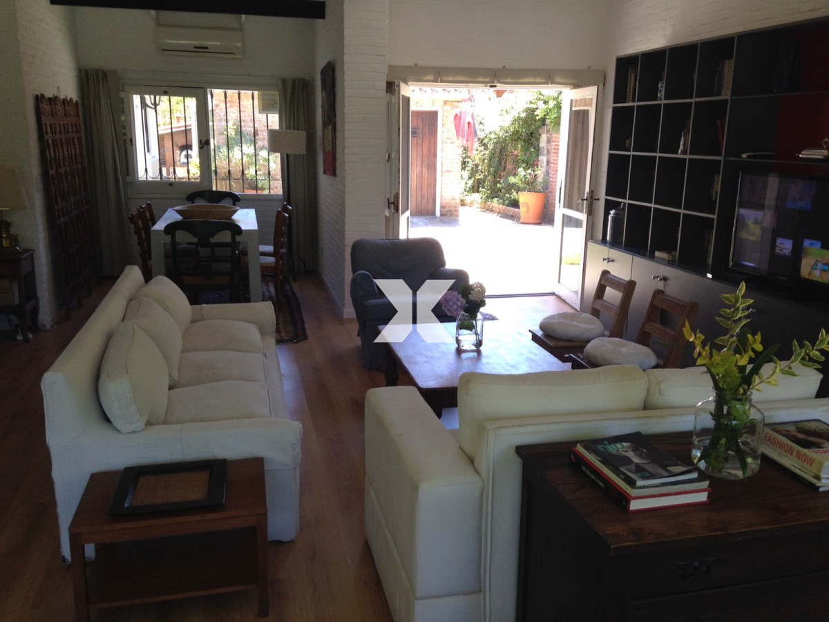 Casa ID.254 - Muy linda casa con jardín, parrillero y piscina. Pronta para disfrutar!
