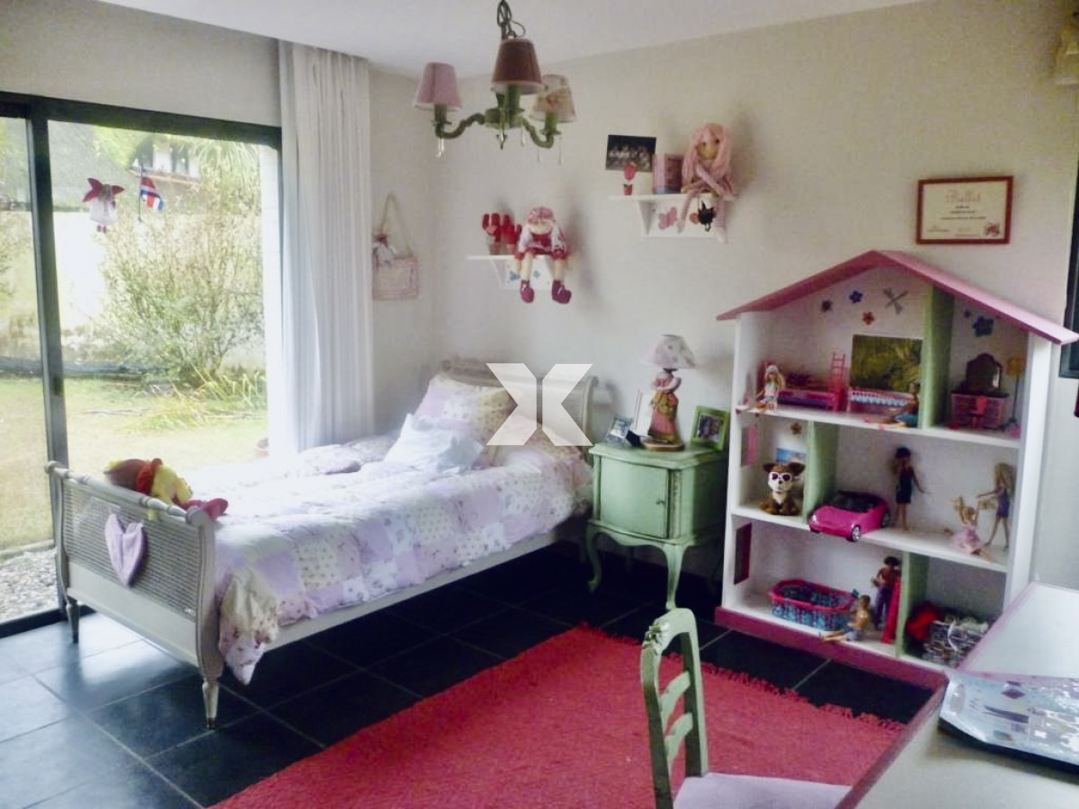 Casa ID.378 - Hermosa casa con amplio jardin y parrillero 