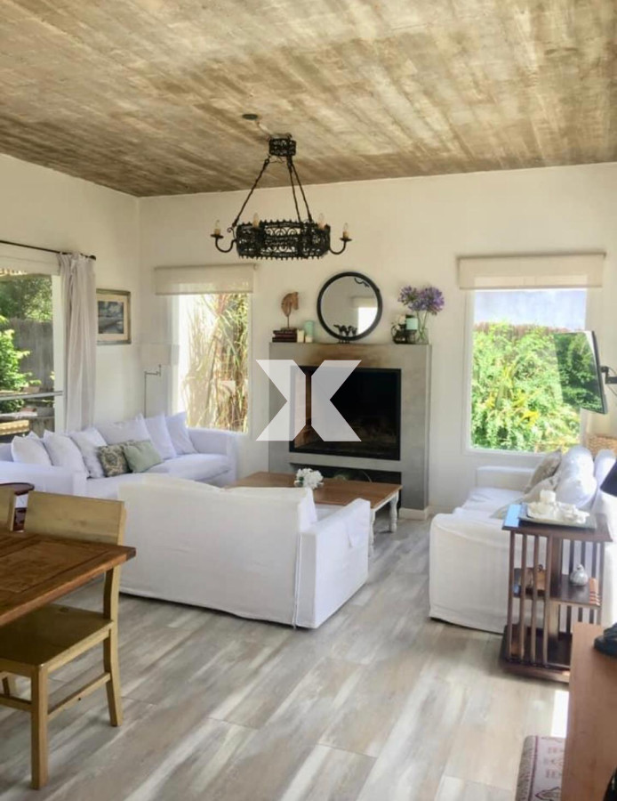 Casa ID.114 - Muy linda casa en Barrio Privado con piscina. Ideal para disfrutar el verano.