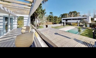 Espectacular Casa en barrio privado !