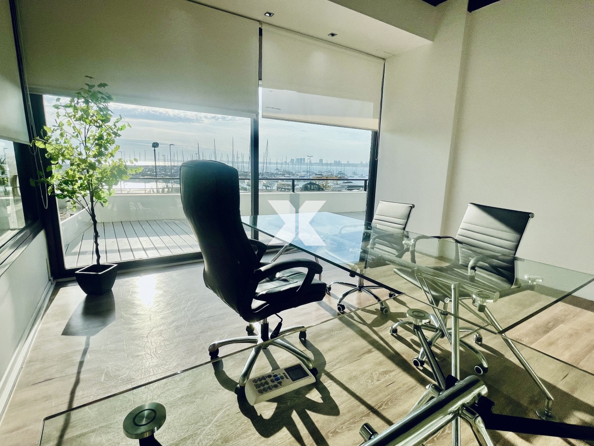 Local Comercial ID.110 - Espectacular Propiedad Comercial frente al Puerto, Punta del Este.