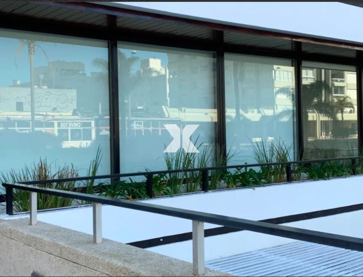 Local Comercial ID.110 - Espectacular Propiedad Comercial frente al Puerto, Punta del Este.