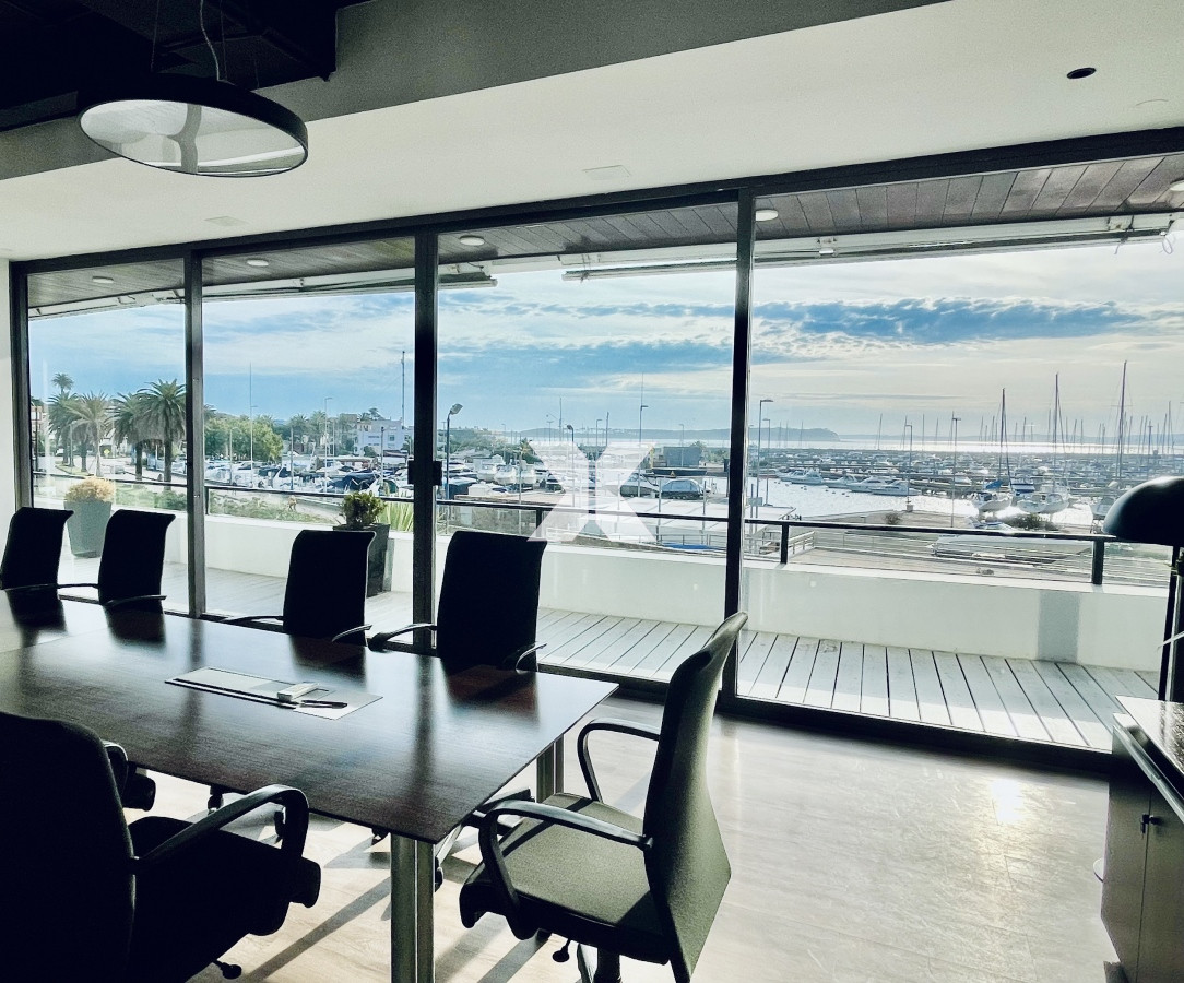 Local Comercial ID.110 - Espectacular Propiedad Comercial frente al Puerto, Punta del Este.