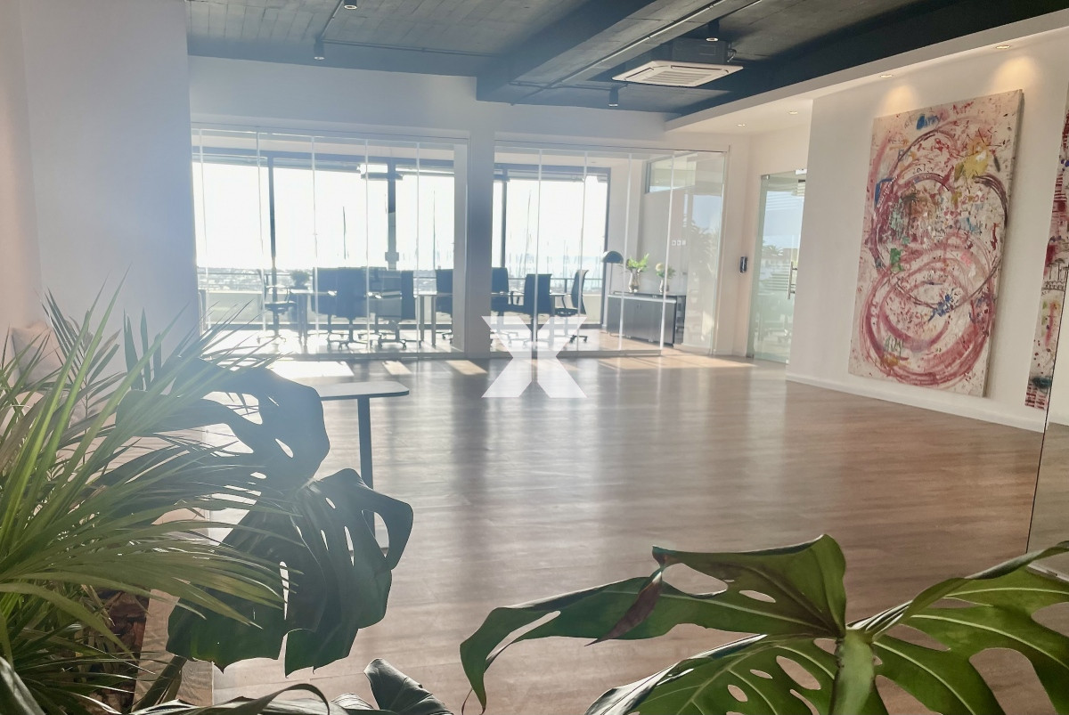 Local Comercial ID.110 - Espectacular Propiedad Comercial frente al Puerto, Punta del Este.