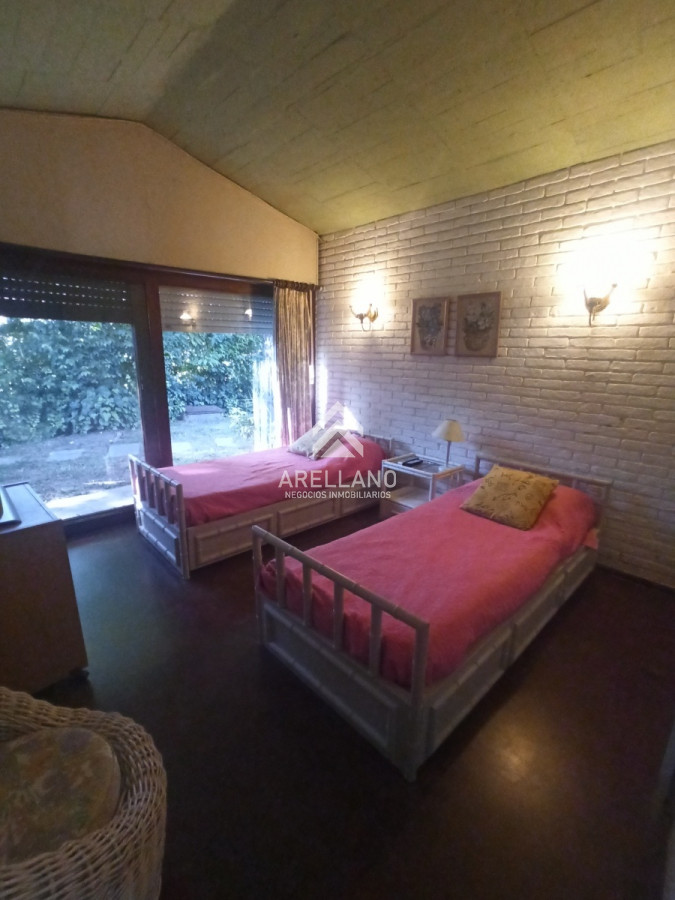Casa ID.5898 - Venta de casa 4 dormitorios en zona Paradas, proxima al mar. 