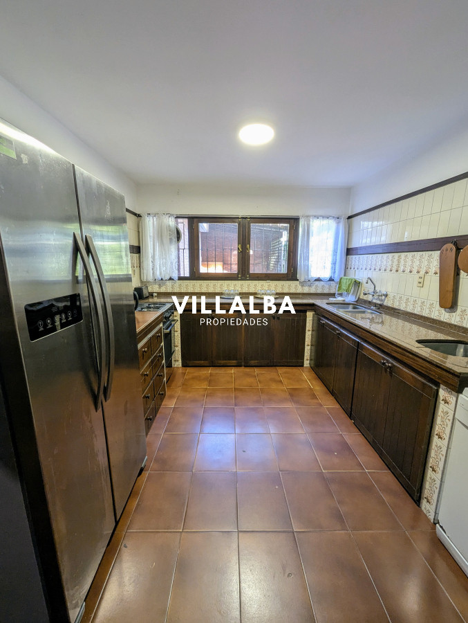 Apartamento ID.4037 - Oportunidad venta gran casa en zona residencial y proyeccion comercial 