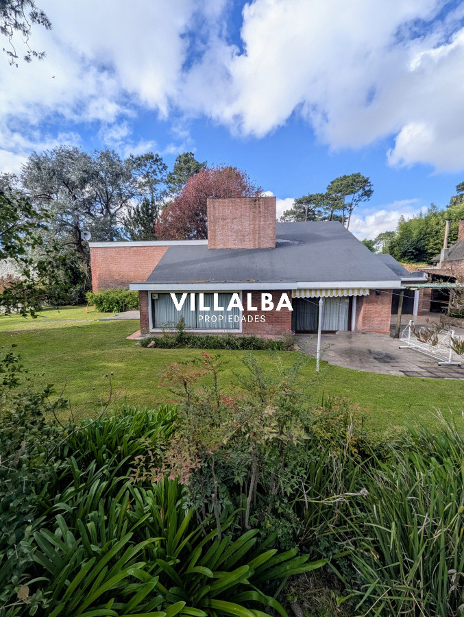 Apartamento ID.4037 - Oportunidad venta gran casa en zona residencial y proyeccion comercial 