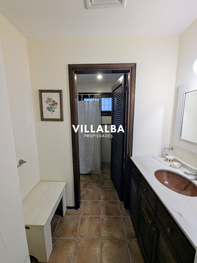 Apartamento ID.4037 - Oportunidad venta gran casa en zona residencial y proyeccion comercial 