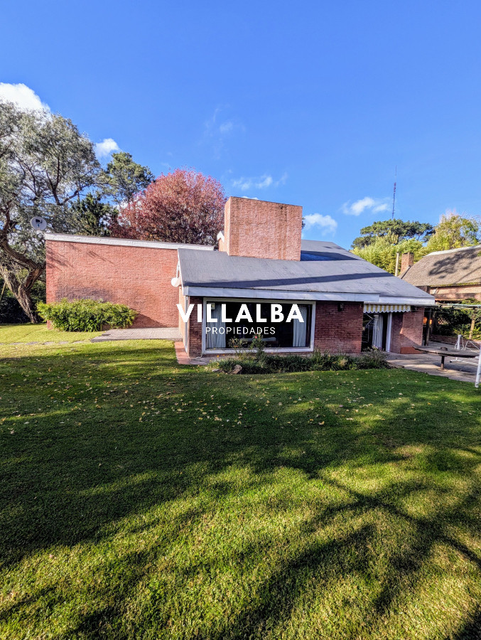 Apartamento ID.4037 - Oportunidad venta gran casa en zona residencial y proyeccion comercial 