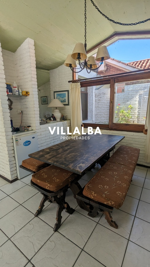 Casa ID.3074 - Venta de casa 4 dormitorios en zona Paradas, proxima al mar. 