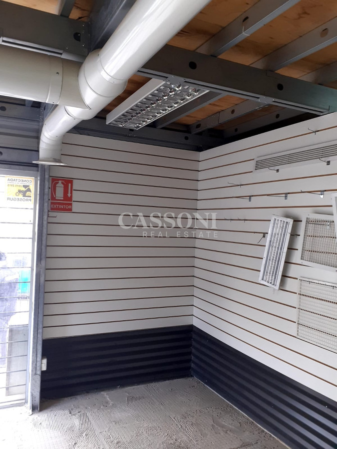 Local Comercial ID.945 - Excelente galpón y local comercial
