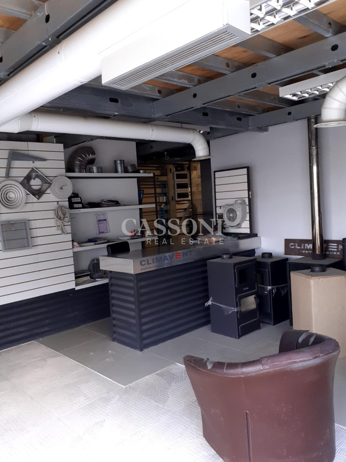 Local Comercial ID.945 - Excelente galpón y local comercial