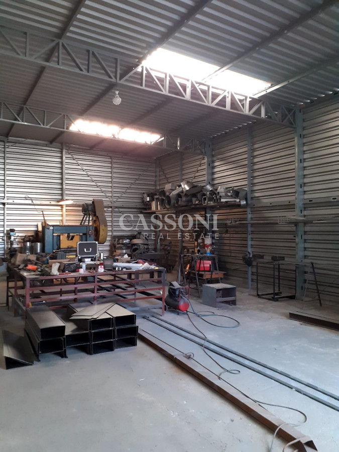 Local Comercial ID.945 - Excelente galpón y local comercial