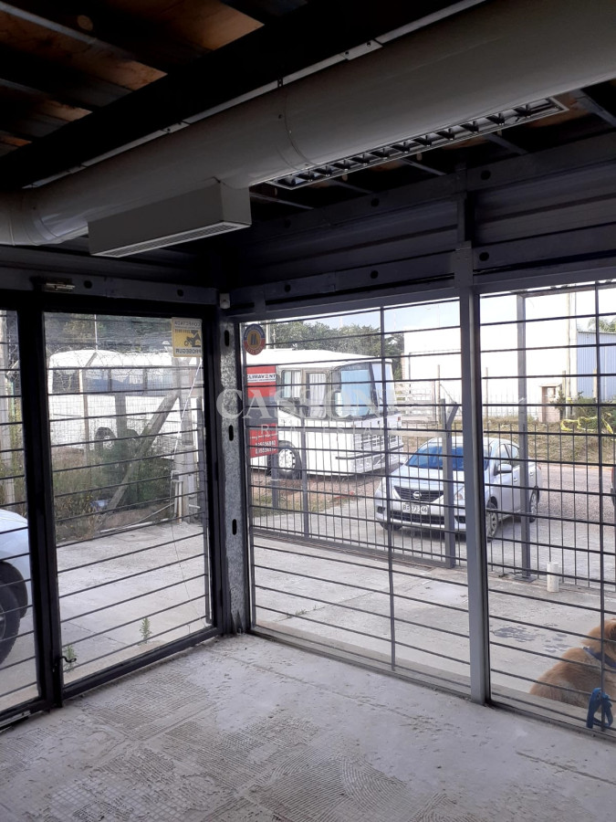 Local Comercial ID.945 - Excelente galpón y local comercial