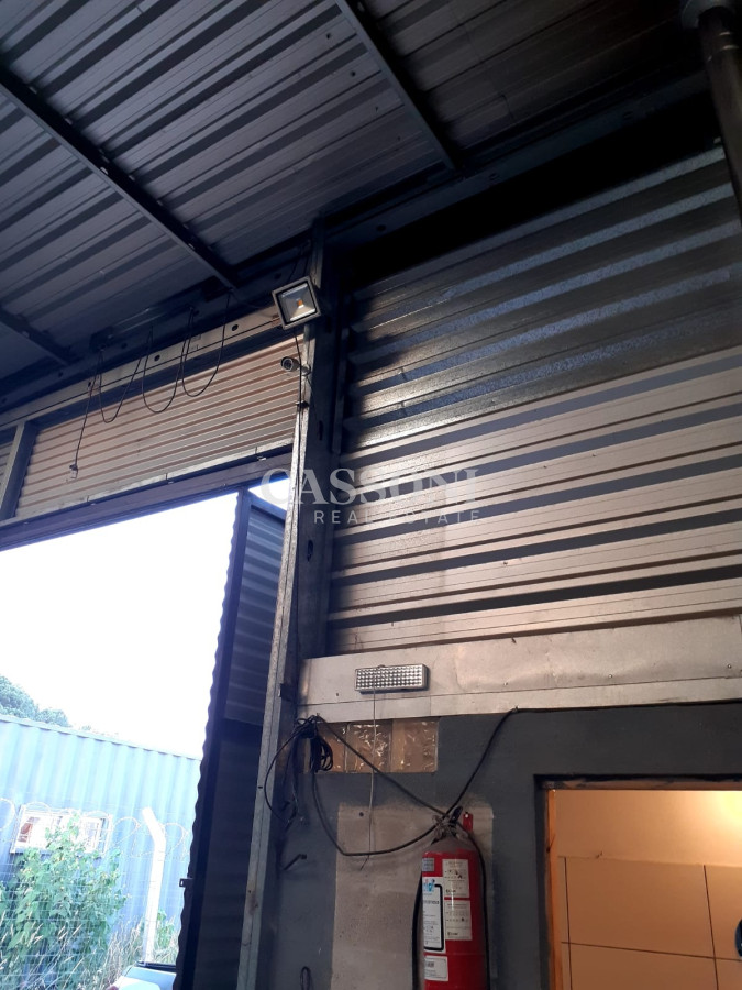 Local Comercial ID.945 - Excelente galpón y local comercial