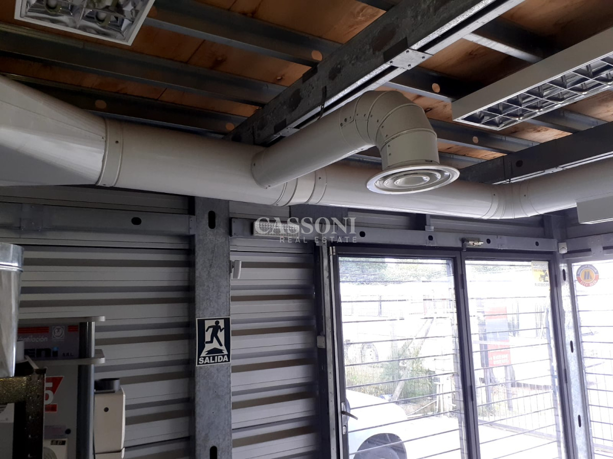 Local Comercial ID.945 - Excelente galpón y local comercial