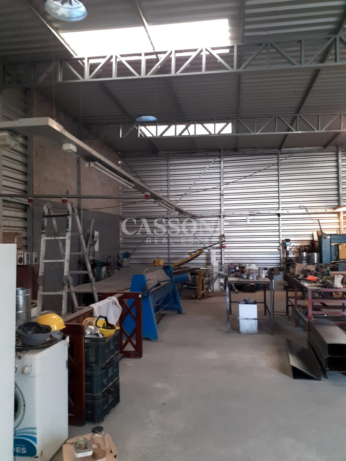 Local Comercial ID.945 - Excelente galpón y local comercial