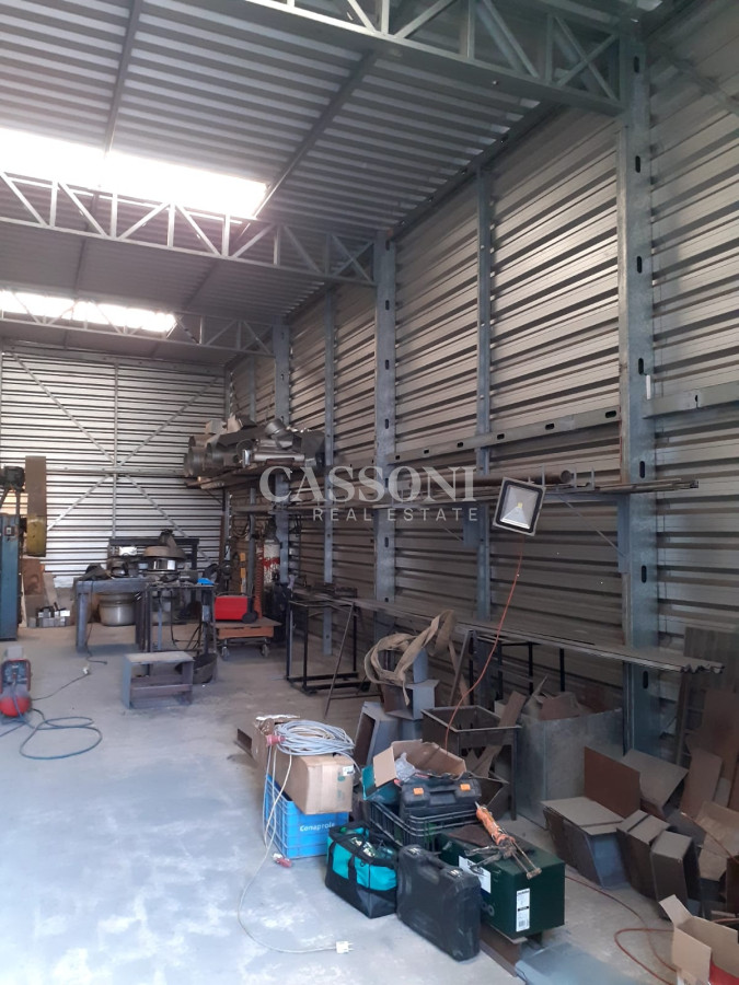 Local Comercial ID.945 - Excelente galpón y local comercial