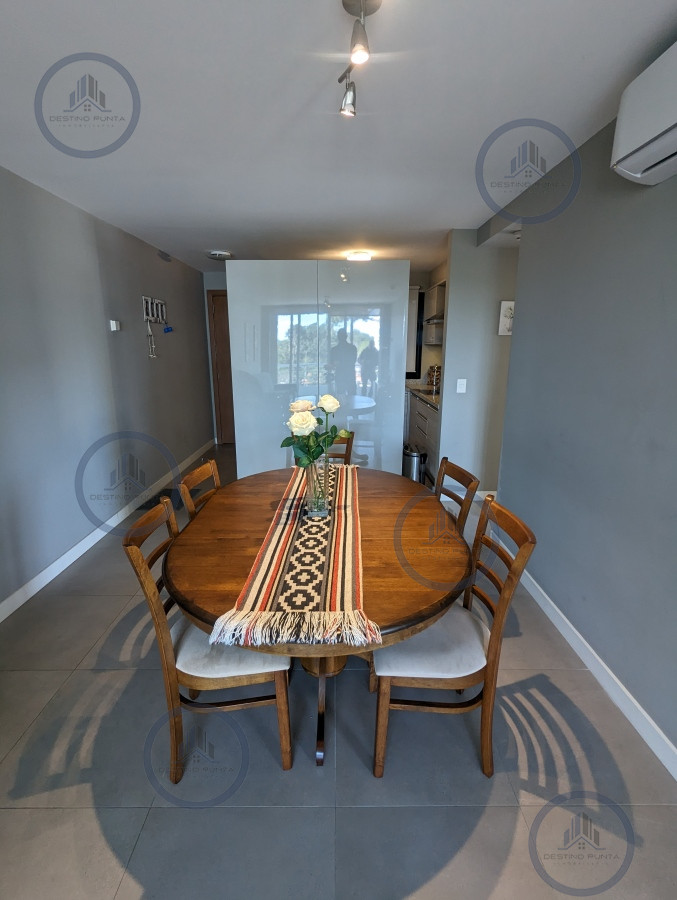 Apartamento de 2 dormitorios dos baños en torre moderna, cerca de todo — fotografía 2