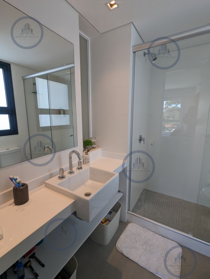 Apartamento de 2 dormitorios dos baños en torre moderna, cerca de todo — fotografía 3