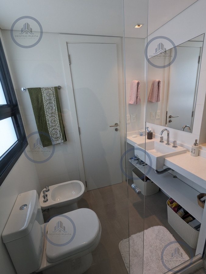 Apartamento de 2 dormitorios dos baños en torre moderna, cerca de todo — fotografía 4