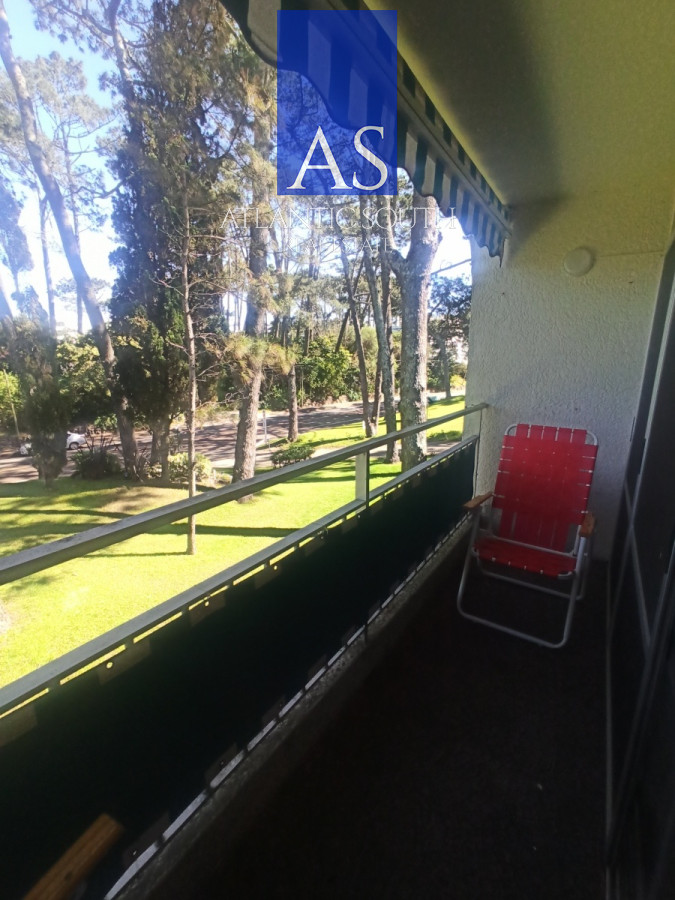 Apartamento 1 dormitorios con cochera en Playa Mansa