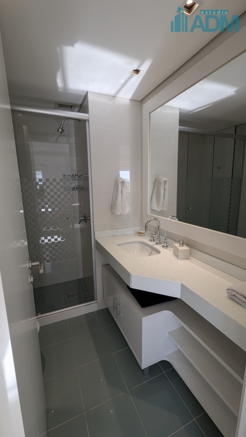 Apartamento ID.1665 - Alquiler departamento frente al mar, 4 suites y dependencia.