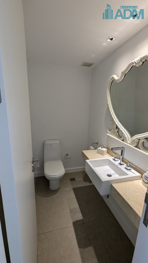 Apartamento ID.1665 - Alquiler departamento frente al mar, 4 suites y dependencia.