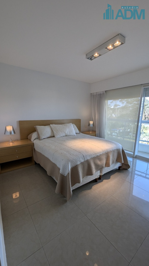 Apartamento ID.1665 - Alquiler departamento frente al mar, 4 suites y dependencia.