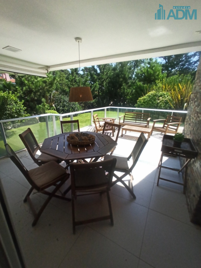 Apartamento ID.1065 - Moderno apartamento, parrillero propio, proximo al mar
