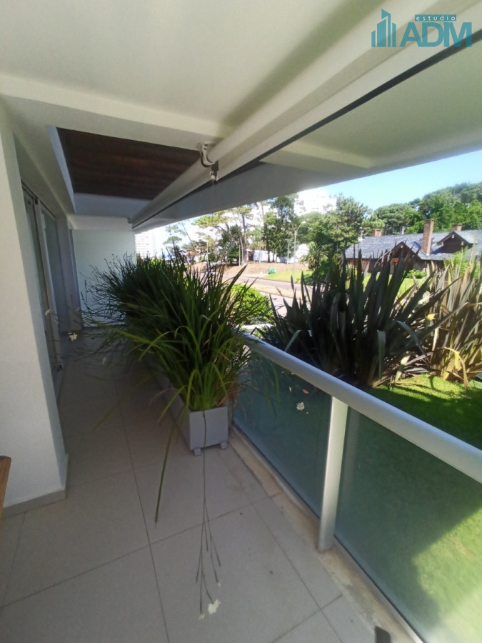 Apartamento ID.1065 - Moderno apartamento, parrillero propio, proximo al mar