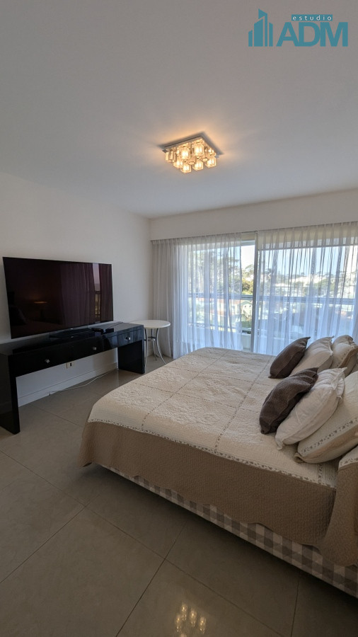 Apartamento ID.1665 - Alquiler departamento frente al mar, 4 suites y dependencia.