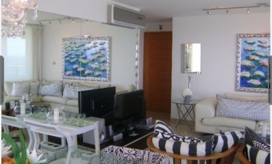 Apartamento piso alto frente a playa Mansa