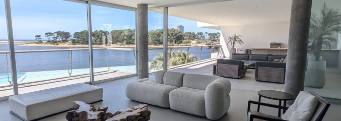 Venta lujoso Apartamento frente al mar super amplio con parrillero propio.