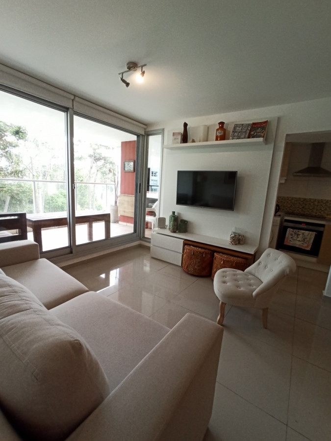 Moderno apartamento, parrillero propio.