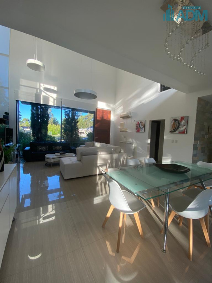 Casa ID.53 - Casa en Venta y Alquiler en Barrio Privado.