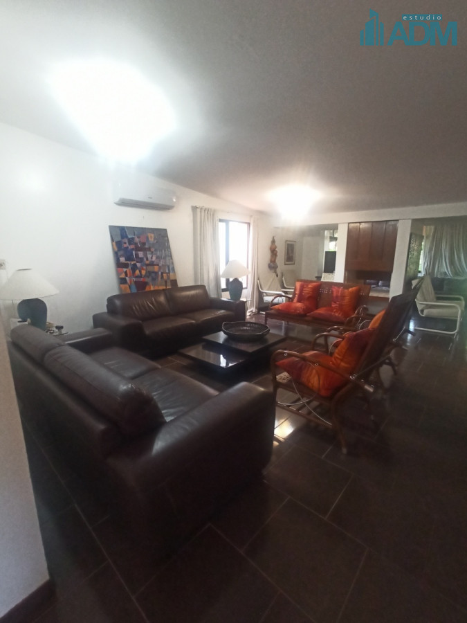 Casa ID.970 - Casa con gran capacidad, en excelente ubicacion