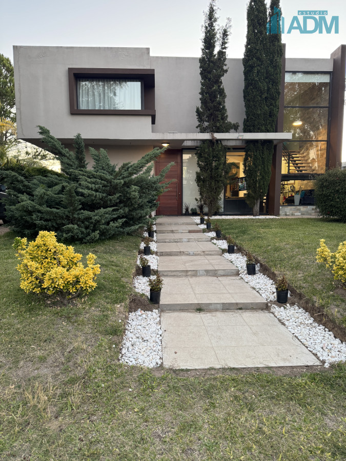 Casa ID.53 - Casa en Venta y Alquiler en Barrio Privado.