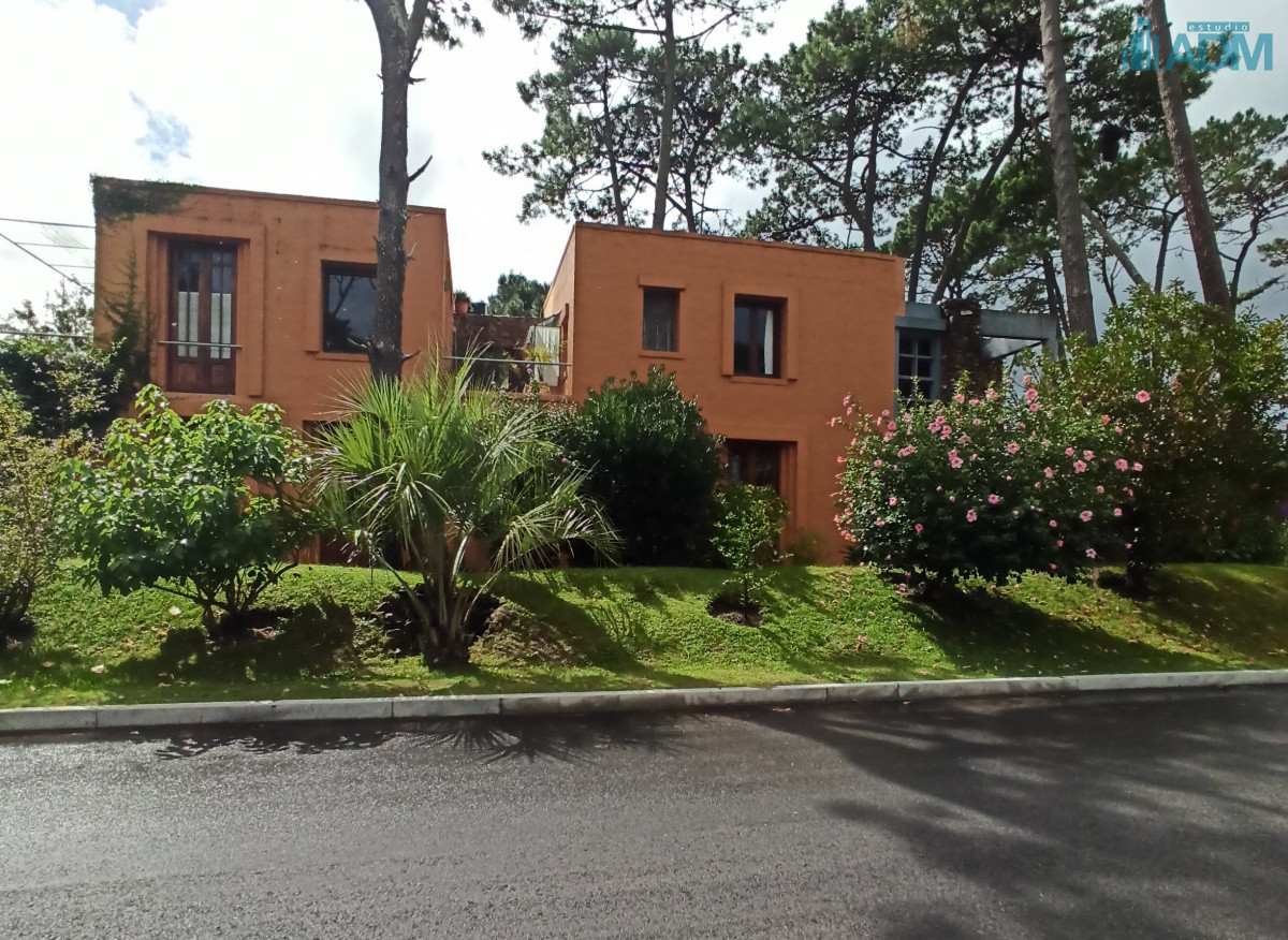 Casa ID.156 - Estupenda propiedad en barrio privado de Punta del Este