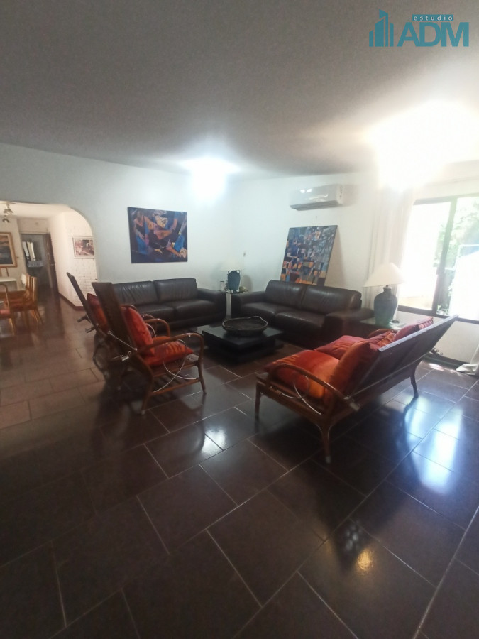 Casa ID.970 - Casa con gran capacidad, en excelente ubicacion