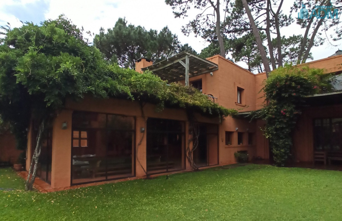 Casa ID.156 - Estupenda propiedad en barrio privado de Punta del Este