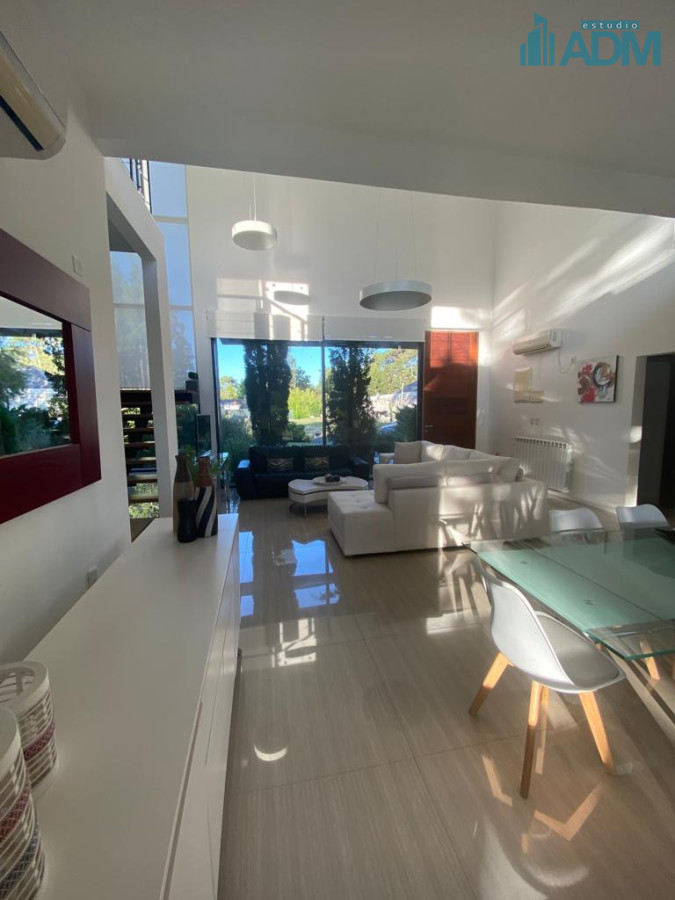 Casa ID.53 - Casa en Venta y Alquiler en Barrio Privado.
